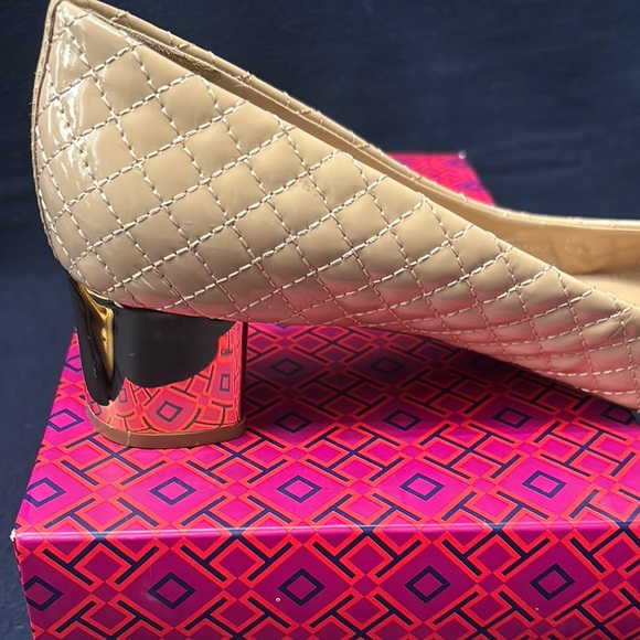 Tory Burch Cream Quilted Women's Shoes - Picture 6 of 8
